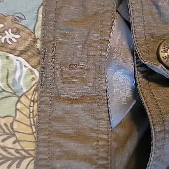 The North Face short, size 4 - Picture 6 of 8